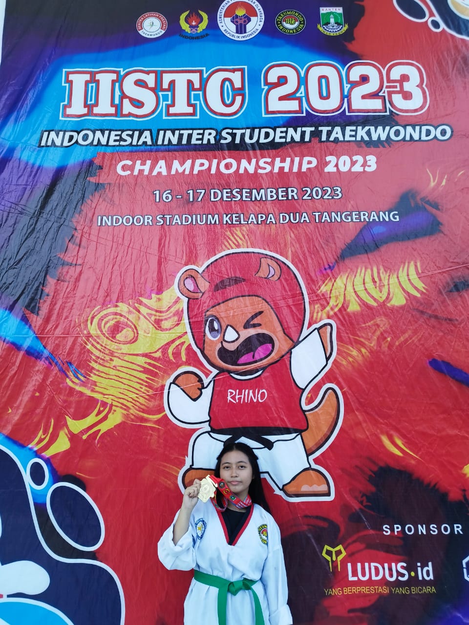 FONI MUTIARA AGUSTIN  TAEKWONDO SMK BINA KARYA