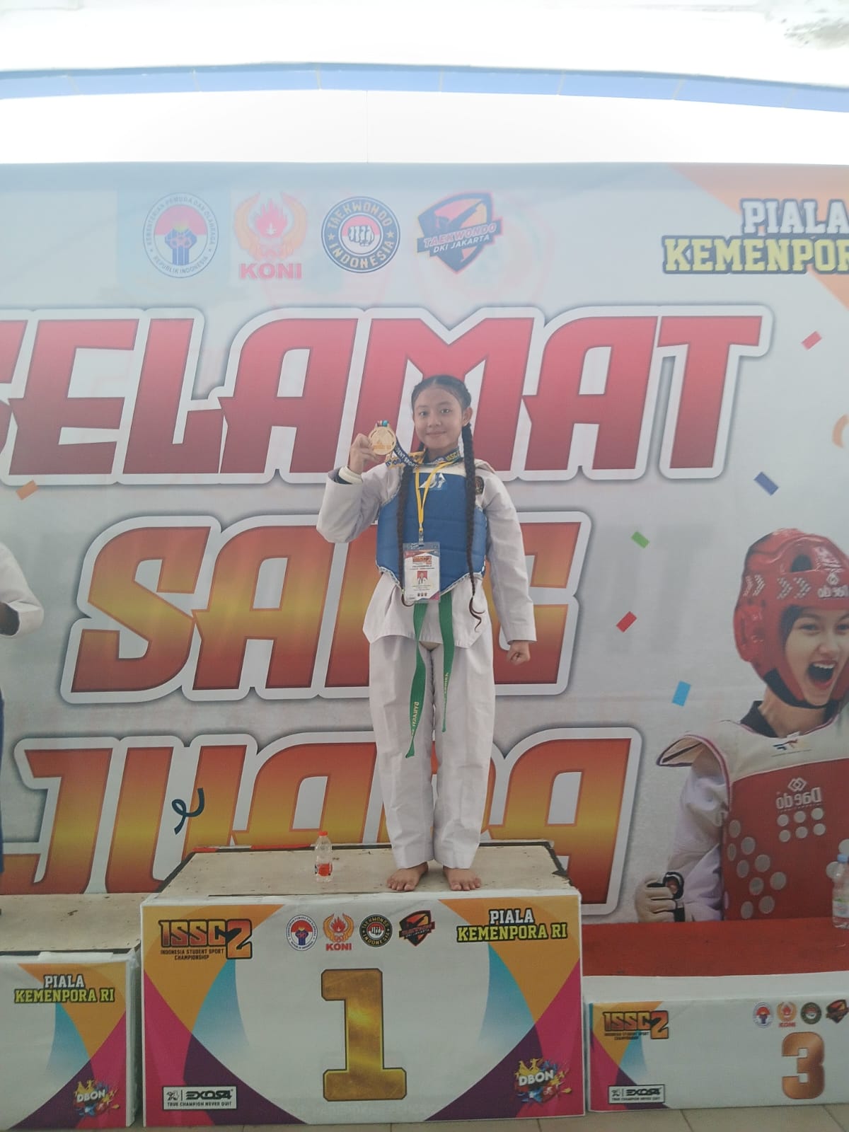 ADINDA PUTRI SUHENDRA TAEKWONDO SMK BINA KARYA